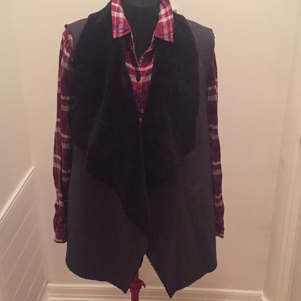 Splendid drape front Sherpa vest size large